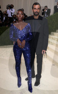 PEOPLE - Stars in Design-Kleidern an der Met-Gala in NYC (weitere Bilder)