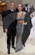 PEOPLE - Stars in Design-Kleidern an der Met-Gala in NYC (weitere Bilder)