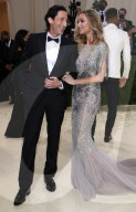 PEOPLE - Stars in Design-Kleidern an der Met-Gala in NYC (weitere Bilder)