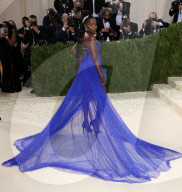 PEOPLE - Stars in Design-Kleidern an der Met-Gala in NYC (weitere Bilder)