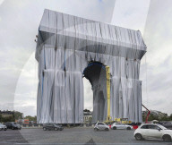 NEWS - Paris: Der L' Arc de Triomphe ist als Christo-Kunstwerk verhüllt