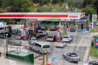 NEWS - Lange Warteschlangen vor Tankstellen in GB