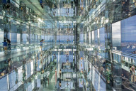 FEATURE - Aussichtsplattform mit Glasböden auf dem One Vanderbilt Building in New York