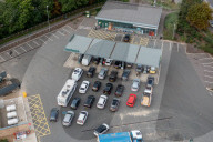 NEWS - UK: Warteschlangen vor Tankstellen