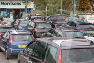 NEWS - UK: Warteschlangen vor Tankstellen