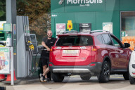 NEWS - UK: Warteschlangen vor Tankstellen