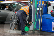 NEWS - UK: Warteschlangen vor Tankstellen