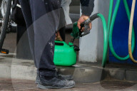 NEWS - UK: Warteschlangen vor Tankstellen