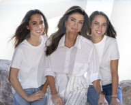 Rania posiert gemeinsam mit ihren Töchtern Salma und Iman