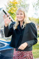 ROYALS -  Prinzessin Mette Marit und Kronprinz Haakon besuchen die norwegische Provinz Viken 