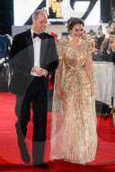 ROYALS - Das britische Königshaus an der Bond-Premiere in London