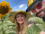 SCHICKSALE - Gesicht ihrer Töchter zum ersten Mal deutlich sehen: Kayley Storey kann mit Hilfe einer Spezialbrille ihre Makuladegeneration ausgleichen