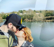SCHICKSALE - Gesicht ihrer Töchter zum ersten Mal deutlich sehen: Kayley Storey kann mit Hilfe einer Spezialbrille ihre Makuladegeneration ausgleichen