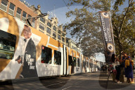 NEWS - ZFF: Zurich Film Festival - Ein Tram wirbt für "No Time To Die" 