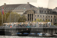NEWS - ZFF: Zurich Film Festival - Ein Tram wirbt für "No Time To Die" 