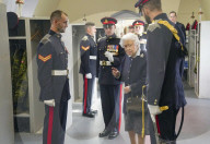 ROYALS - Queen Elizabeth II. beim Königlichen Regiment der Kanadischen Artillerie