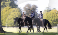 ROYALS - Wieder zurück: Prinz Andrew bei einem Ausritt in Windsor