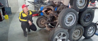 FEATURE - Altes Lada-Auto wird zum 14-Rad-Monster