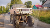 FEATURE - Altes Lada-Auto wird zum 14-Rad-Monster