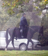 ROYALS - Prinz Andrew beim Ausritt morgens im Park von Schloss Windsor