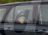 ROYALS -  Die Queen auf dem Weg zum Sonntagsgottesdienst in der All Saints Church in Windsor