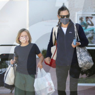 PREMIUM EXCLUSIVE Jennifer Garner And Son Samuel Shop Produce At The Local Farmer's Market