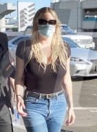 PREMIUM EXCLUSIVE Kesha Emerges With Wet Hair Before Taking Flight At LAX