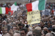 NEWS - Coronavirus: No Green Pass Proteste in Rom