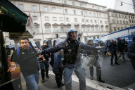 NEWS - Coronavirus: No Green Pass Proteste in Rom