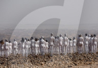 FEATURE -  Künstler Spencer Tunick fotografiert 200 nackte Menschen in der israelischen Wüste