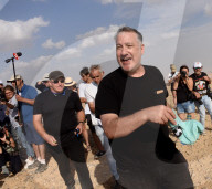 FEATURE -  Künstler Spencer Tunick fotografiert 200 nackte Menschen in der israelischen Wüste