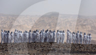 FEATURE -  Künstler Spencer Tunick fotografiert 200 nackte Menschen in der israelischen Wüste