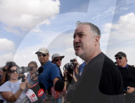 FEATURE -  Künstler Spencer Tunick fotografiert 200 nackte Menschen in der israelischen Wüste