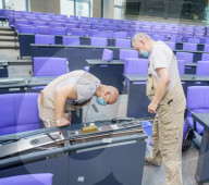 NEWS - Deutscher Bundestag: Herrichtung des Plenarsaals für die 20. Legislaturperiode