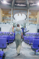 NEWS - Deutscher Bundestag: Herrichtung des Plenarsaals für die 20. Legislaturperiode