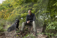 Down in the woods with top truffle dealer Ö and his dog