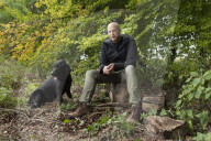 Down in the woods with top truffle dealer Ö and his dog