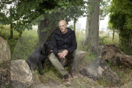 Down in the woods with top truffle dealer Ö and his dog