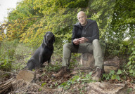 Down in the woods with top truffle dealer Ö and his dog
