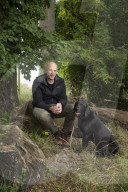 Down in the woods with top truffle dealer Ö and his dog