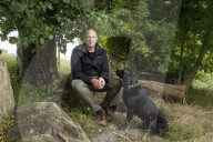 Down in the woods with top truffle dealer Ö and his dog