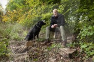 Down in the woods with top truffle dealer Ö and his dog