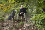 Down in the woods with top truffle dealer Ö and his dog