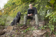 Down in the woods with top truffle dealer Ö and his dog