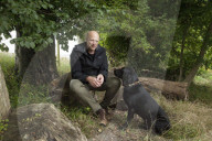 Down in the woods with top truffle dealer Ö and his dog