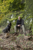 Down in the woods with top truffle dealer Ö and his dog
