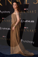 PEOPLE - Angelina Jolie bringt die Kinder Maddox, Zahara, Shiloh, Vivienne und Knox zur Eternals-Premiere mit