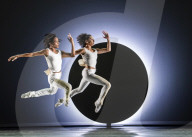  En by Alvin Ailey American Dance Theater