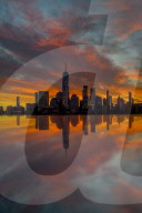 FEATURE - Good Morning, New York City: Herbstlicher Sonnenaufgang über der Skyline von Manhattan