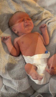 SCHICKSALE - Keine eigenen Beinknochen: Posie-Aurora Sadler-Smith aus Sudbury hat ihre ersten Prothesen angepasst bekommen